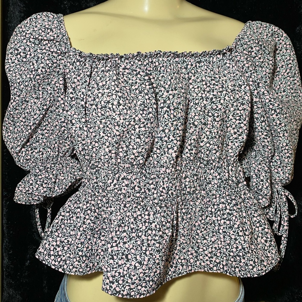 DIVIDED by H&M CROP TOP BLOUSE